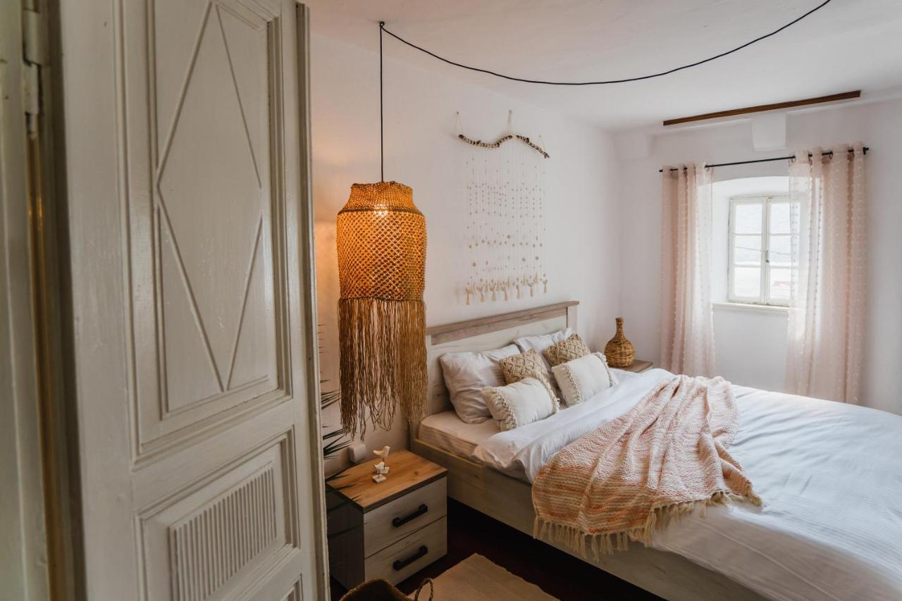 Вилла White Shutters House Рисан Экстерьер фото